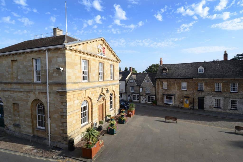 Oxfordshire Living - The Spencer Apartment - Woodstock Buitenkant foto